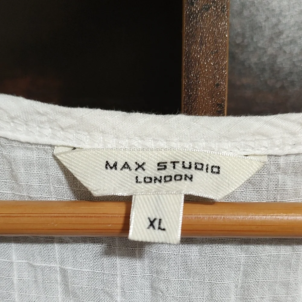 Max Studio White Blouse with Black Embroidery - Picture 2 of 4